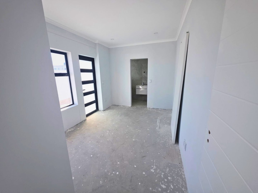 5 Bedroom Property for Sale in Sandown Western Cape